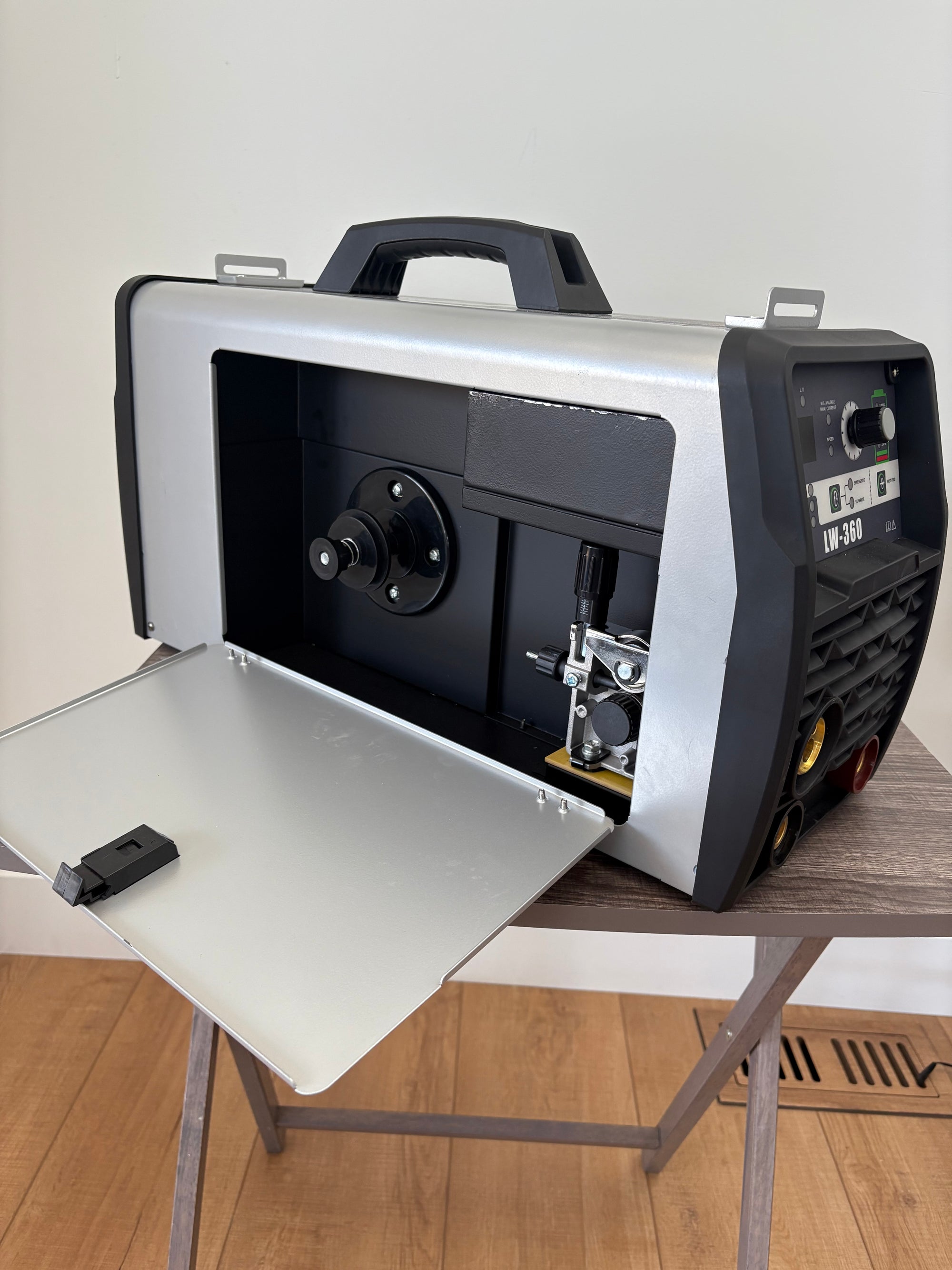 EA40205M - Battery Mig Welder